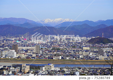 早春の青空と残雪の能郷白山 早春の青空と残雪の能郷白山 75280789