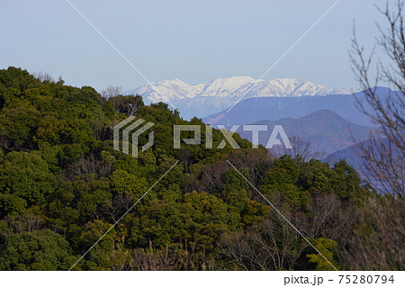 早春の青空と残雪の能郷白山 早春の青空と残雪の能郷白山 75280794