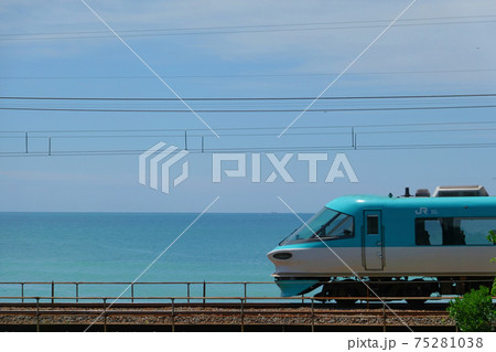 海岸線を走る列車(くろしお) 海岸線を走る列車(くろしお) 75281038