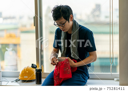 新聞印刷工場 新聞印刷工場 75281411