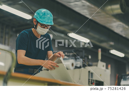 新聞印刷工場 75281426