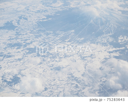 上空から見下ろした岩木山近辺 冬 75283643