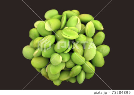 Freshness steamed edamame or green soy bean with isolated dark black backgrounds. green peas Foods Healthy for eating. Freshness steamed edamame or green soy bean with isolated dark black backgrounds. green peas Foods Healthy for eating. 75284899