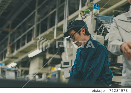 新聞印刷工場 75284978