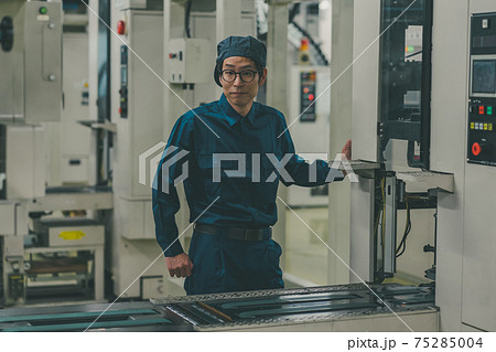 新聞印刷工場 75285004