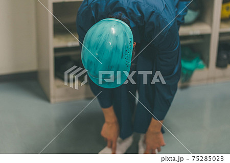 新聞印刷工場 75285023