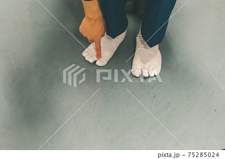 新聞印刷工場 75285024