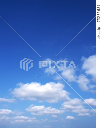 青空と雲　縦型 75285681