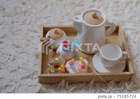 手作り粘土と木のお茶セット　女の子のおままごと 75285724