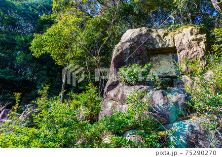 御館山稲荷神社 矢受け石 【長崎県諫早市】 御館山稲荷神社 矢受け石 【長崎県諫早市】 75290270