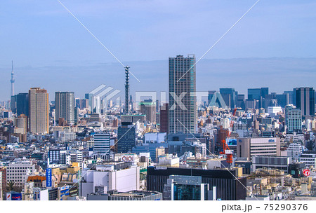 日本の東京都市景観　タワーマンションや防衛省、市ヶ谷などの街並みを望む 75290376