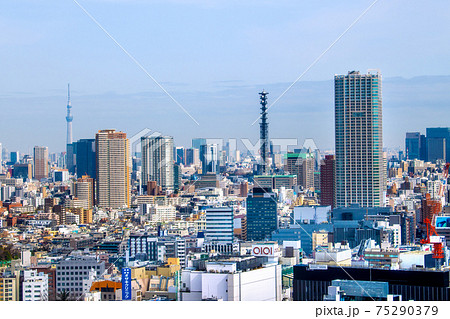 日本の東京都市景観　タワーマンションや防衛省、市ヶ谷などの街並みを望む 75290379