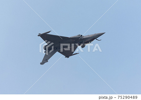 フランス空軍ラファールB背面飛行 75290489