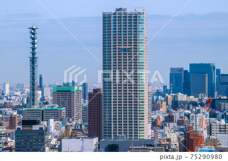 日本の東京都市景観　タワーマンションや防衛省、大手町（画面右）などを望む 75290980