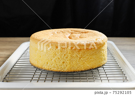 手作りスポンジケーキ 75292105