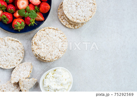 Healthy Snack from Rice Cakes with Ricotta Cheese and Strawberri Healthy Snack from Rice Cakes with Ricotta Cheese and Strawberri 75292569