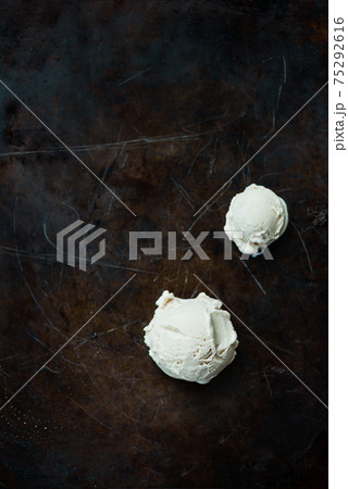 Selection of different ice cream scoops Selection of different ice cream scoops 75292616
