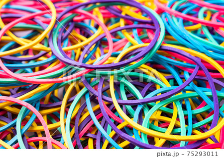 カラフルな輪ゴム 75293011