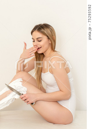 Woman shaving legs with knife 75293592
