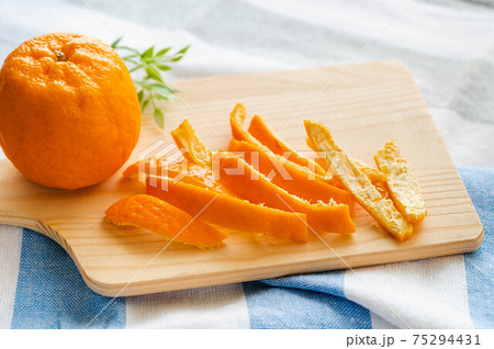 ポンカンのピール作り 75294431