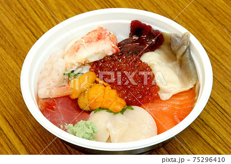 勝手丼　和商市場　釧路名物グルメ 75296410