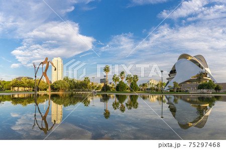 Park in the old dry riverbed, River Turia gardens, Valencia, Spain 75297468