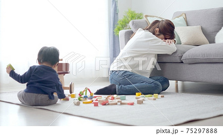 育児疲れイメージ 育児疲れイメージ 75297888