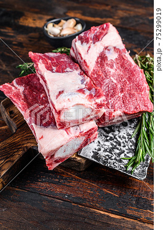 Raw Beef Calf Short Ribs Meat On A Butcher の写真素材