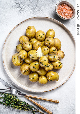 Young Fresh homemade boiled potatoes with thyme. White background. Top view 75299147