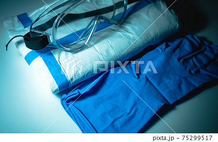 防護服とゴーグル 防護服とゴーグル 75299517