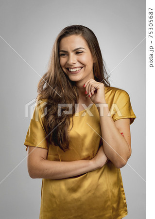 Beautiful brunete woman laughing 75305687