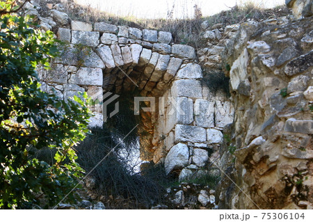 Yehiam Fortress - a feudal castle from the era of the Second Kingdom of the Crusaders in the National Park of Israel	 75306104