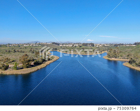 Aerial view of Miramar reservoir in the Scripps Miramar Ranch community, San Diego, California. 75309764