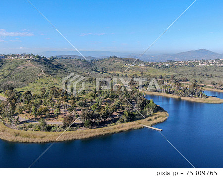 Aerial view of Miramar reservoir in the Scripps Miramar Ranch community, San Diego, California. 75309765