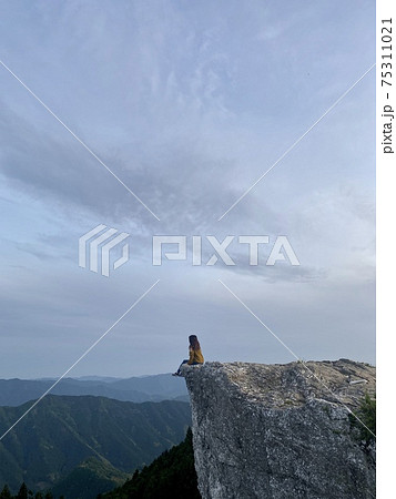 和歌山県の観光地生石高原での崖でインスタ映えの写真素材