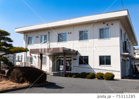 確定申告時期の地方の税務署 75311285