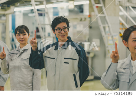工場労働者の人差し指の写真素材