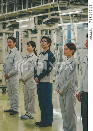 工場の朝礼 工場の朝礼 75314215