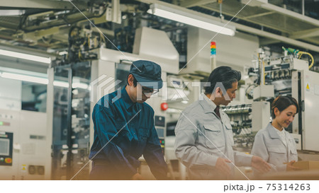 新聞印刷工場 75314263