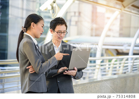 Group diversity partner business meeting trust in businessman and womamn talking together modern city asian Teamwork Collaboration Team Meeting Communication concept with Business people Working 75314808