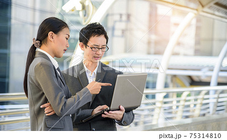 Group diversity partner business meeting trust in businessman and womamn talking together modern city asian Teamwork Collaboration Team Meeting Communication concept with Business people Working Group diversity partner business meeting trust in businessman and womamn talking together modern city asian Teamwork Collaboration Team Meeting Communication concept with Business people Working 75314810