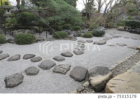 一茶双樹記念館　枯山水の庭園　千葉県流山市　　 75315179