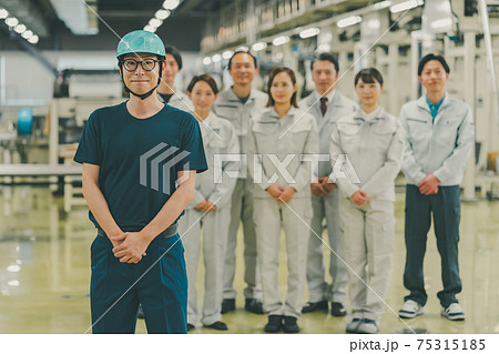 新聞印刷工場 75315185