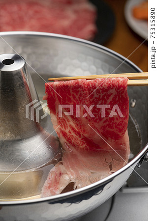 牛肉のしゃぶしゃぶ鍋 75315890