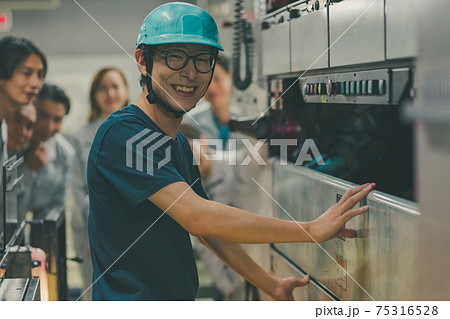 Newspaper Printing Factory 75316528