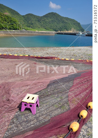 加計呂麻島　芝集落の漁港 75316572