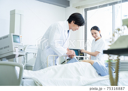 病院　医療　ICU　医師　医者　看護師　入院 75316887