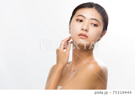 首のスキンケア 75319444