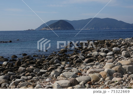 柏島のゴロタ石海岸 柏島のゴロタ石海岸 75322669