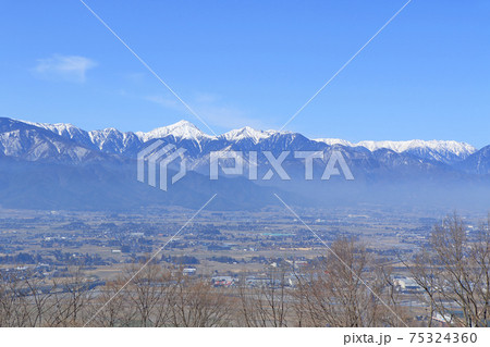松本市アルプス公園から望む早春の北アルプスと安曇野 松本市アルプス公園から望む早春の北アルプスと安曇野 75324360